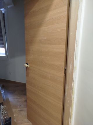 Puerta maciza madera nueva