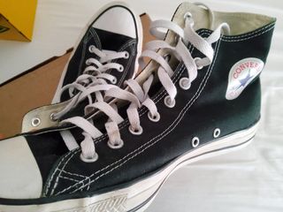 Converse Chuck Taylor negras