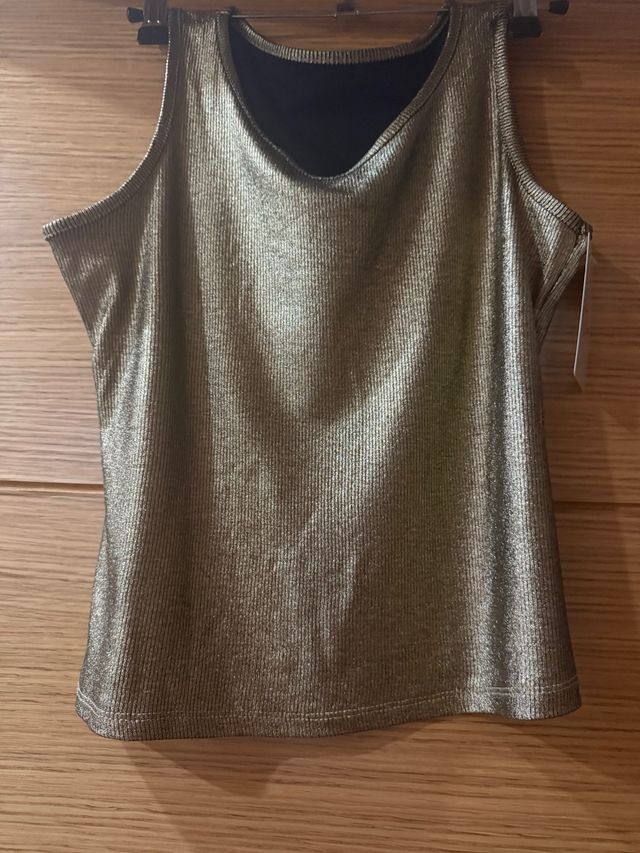 Top dorado brillante