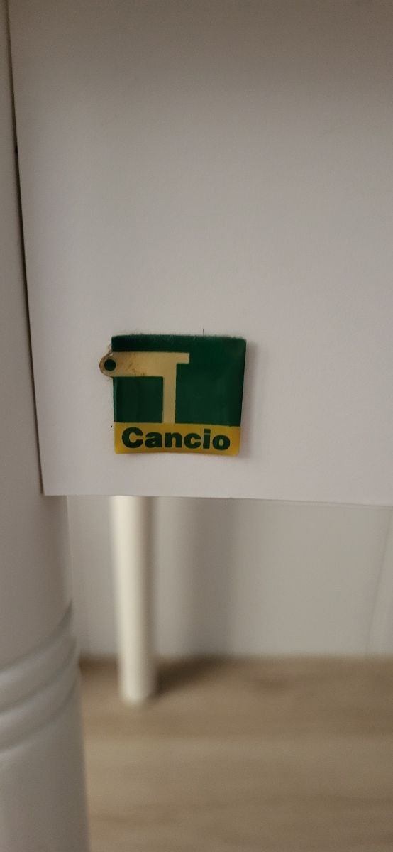 Mesa  cocina - 2 sillas .