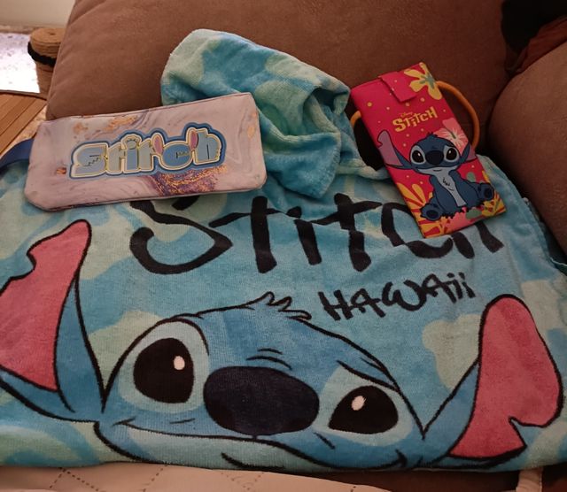 Toalla, estuche y monedero Stitch