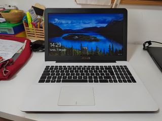 Portátil Asus F554L - blanco