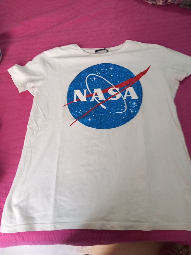 Camiseta NASA y regalo otra Stranger things