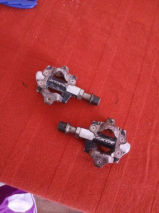 Pedales Shimano XT usados uno esta estropeado
