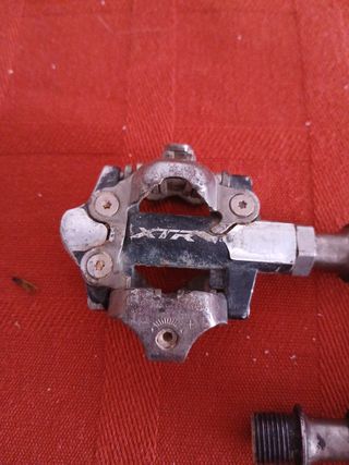 Pedales Shimano XT usados uno esta estropeado