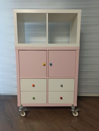Mueble auxiliar IKEA Kallax rosa-blanco