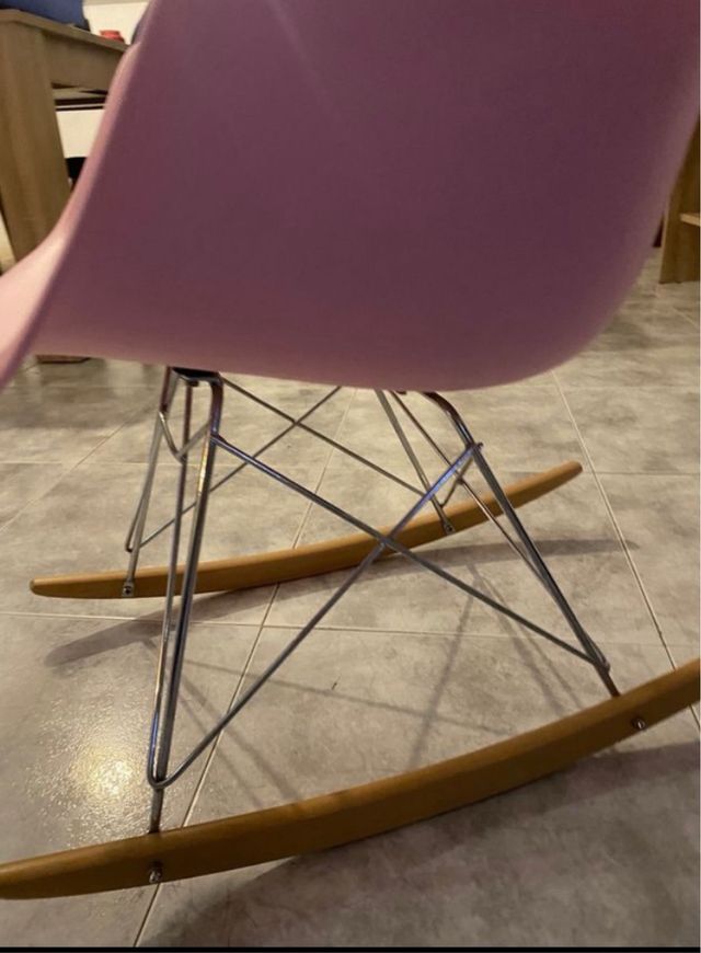 Mecedora rosa estilo vintage