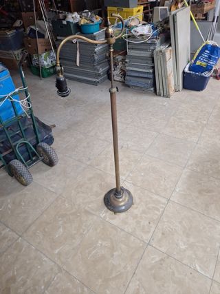 Lampara pie vintage dorada metal