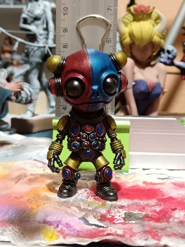 Mini robot retro pintado a mano