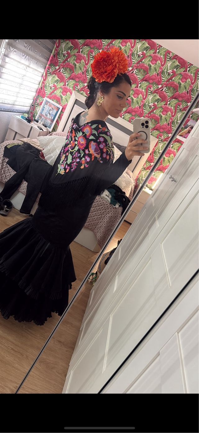 Manton bordado: loros , agaporni negro 