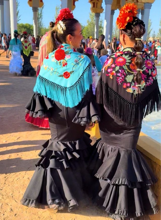 Manton bordado: loros , agaporni negro 