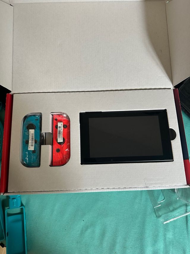 Nintendo Switch + 4 Juegos