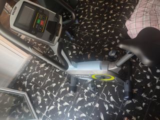 Con garantia: Bicicleta estática Salter PT1730.