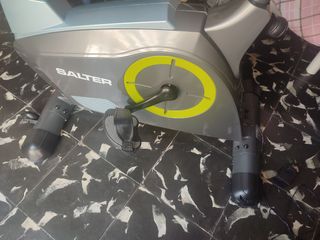 Con garantia: Bicicleta estática Salter PT1730.