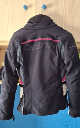 Chaqueta moto Dainese mujer talla 40
Modelo Arya.
