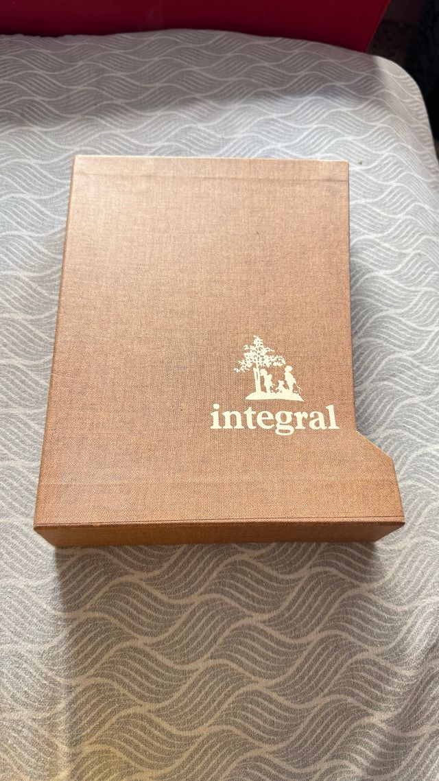 Tapas de la Revista Integral y Estuche