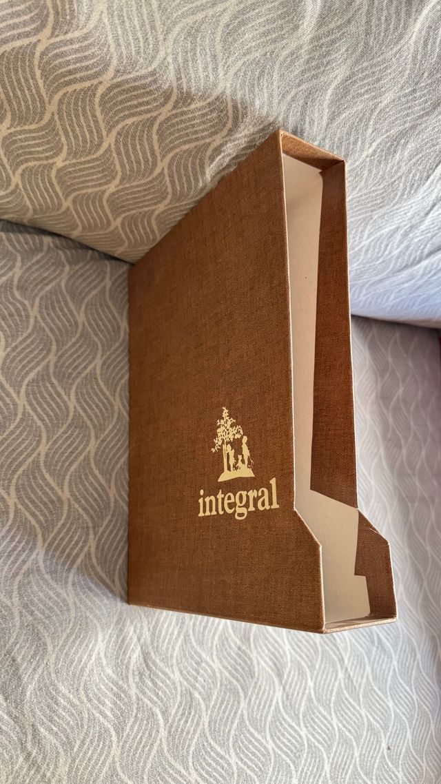 Tapas de la Revista Integral y Estuche