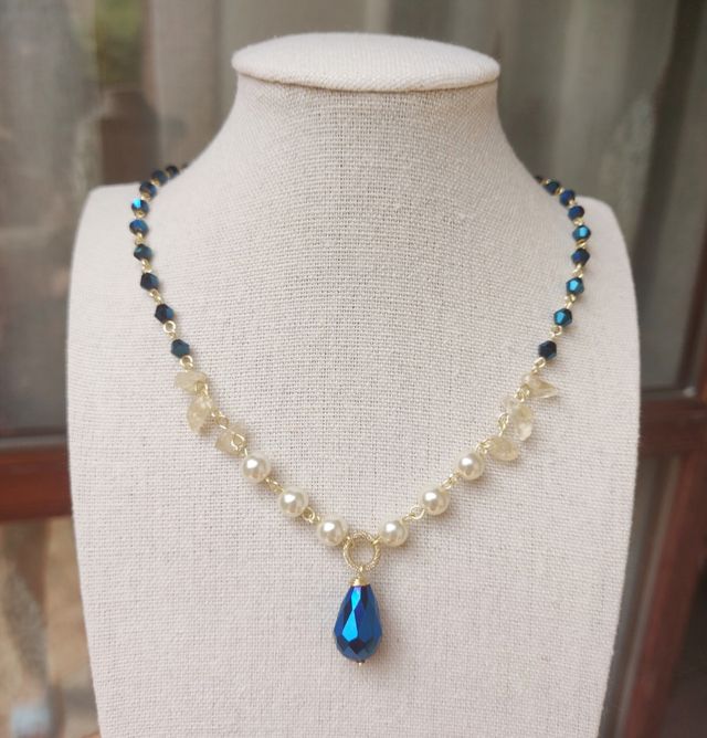 Collana cristallo goccia blu e perle