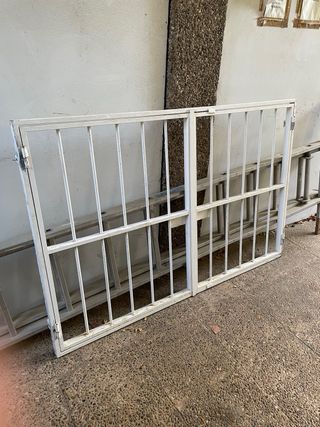 Reja metálica blanca doble