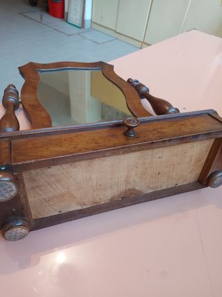 Toeletta antica in legno