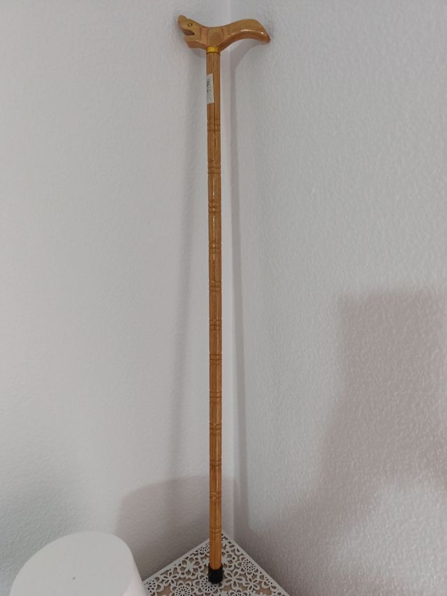 Bastón madera tallado