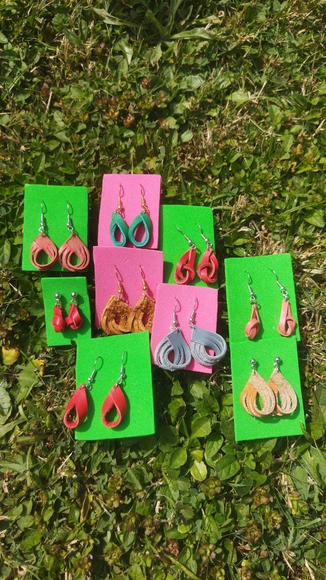 Pendientes artesanales cuero