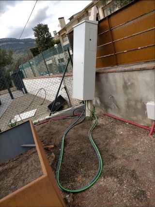 Provisional de obra y subcuadro eléctrico exterior