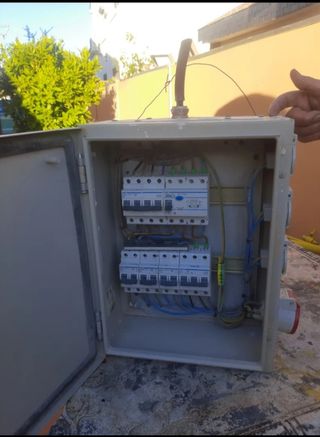 Provisional de obra y subcuadro eléctrico exterior