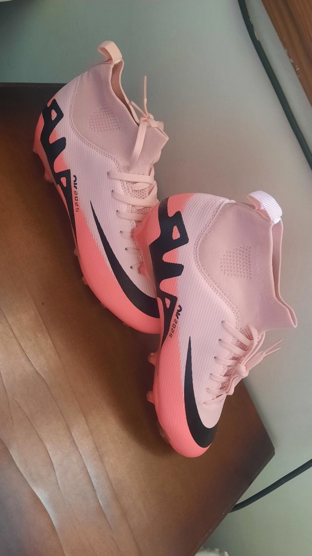 Botas de futbol Rosa y blanco. Dos talles, 38 y 39