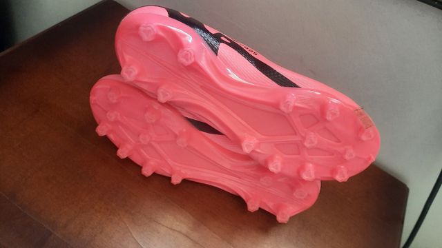Botas de futbol Rosa y blanco. Dos talles, 38 y 39