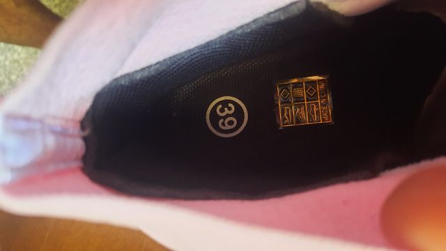 Botas de futbol Rosa y blanco. Dos talles, 38 y 39