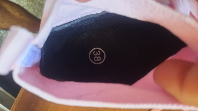 Botas de futbol Rosa y blanco. Dos talles, 38 y 39