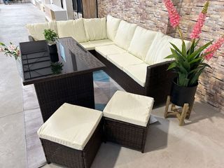 Sofa Rinconera + Mesa + 2 puffs de Ratan Muebles
