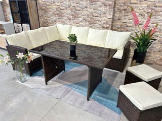 Sofa Rinconera + Mesa + 2 puffs de Ratan Muebles
