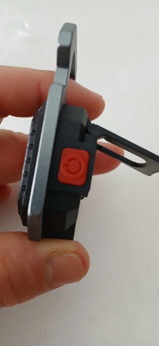 Mini linterna LED multiusos