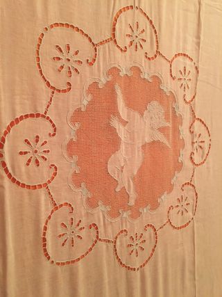 Copriletto ricamato lino bianco.