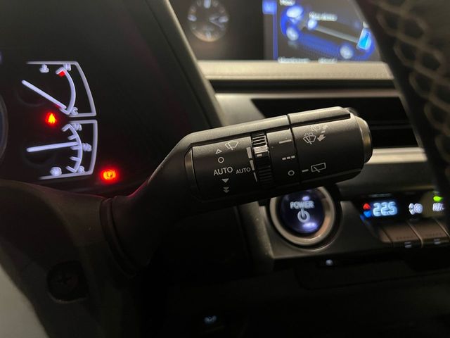 Lexus UX 2.0 250h Business