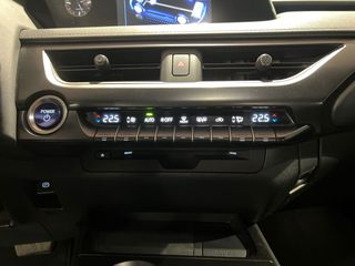 Lexus UX 2.0 250h Business