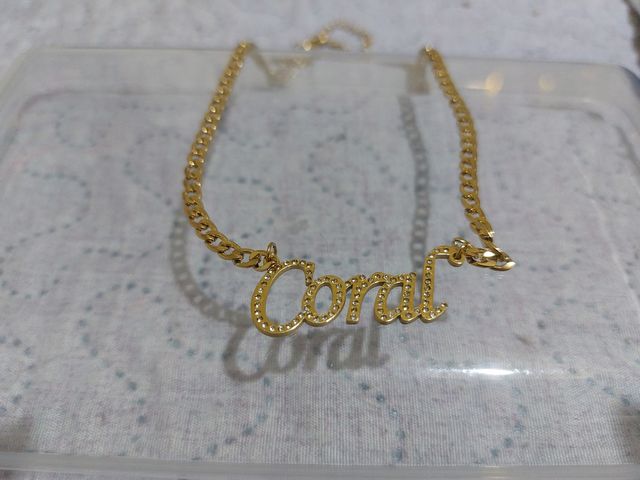 Colgante nombre Coral dorado