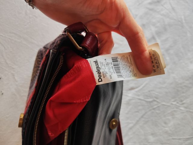 Bolso Desigual bandolera negro-rojo