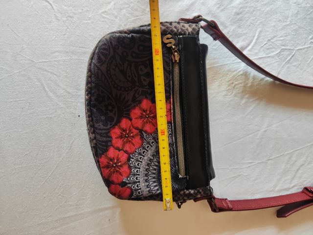 Bolso Desigual bandolera negro-rojo