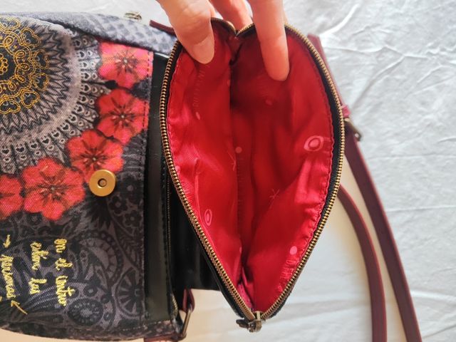 Bolso Desigual bandolera negro-rojo