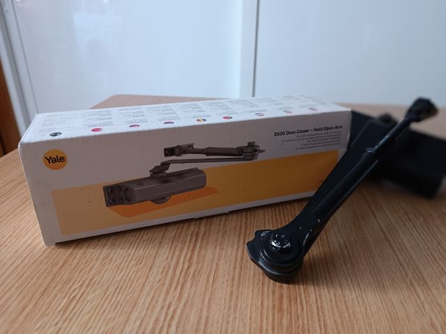 Cierrapuertas Yale 3500 + brazo