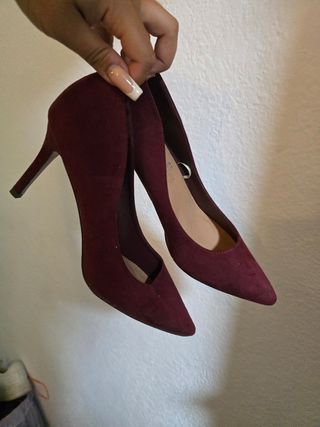 Tacones MARY PAZ rojos, talla 41