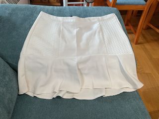 Falda blanca corta