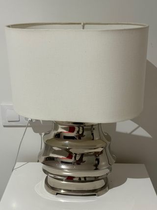 Lampara de mesa moderna - metal y tela