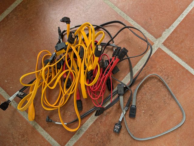 18 Cables SATA - HDD, SSD