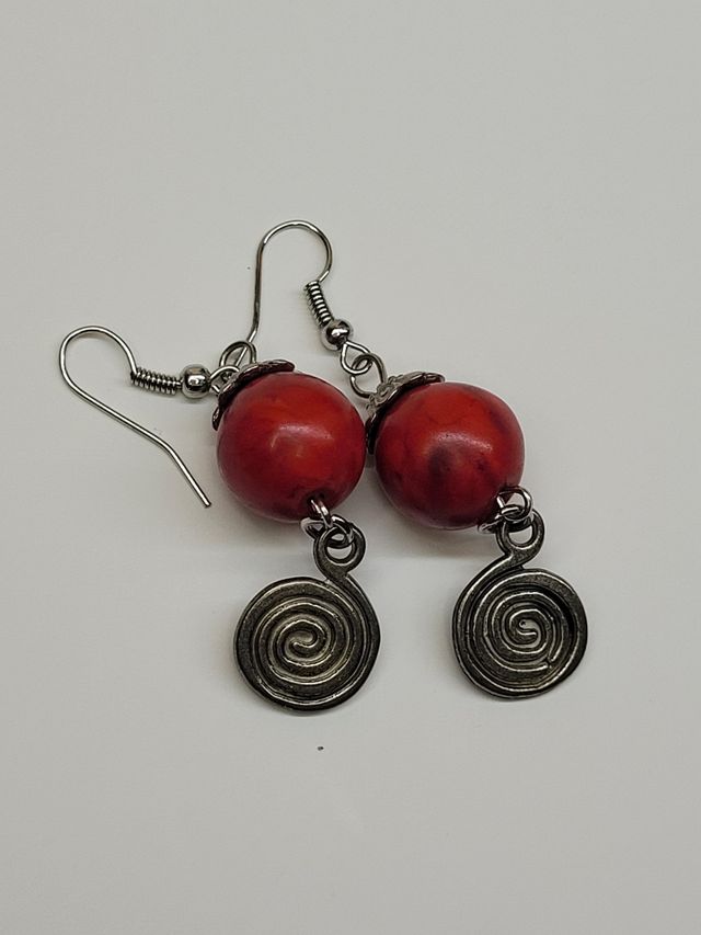 Pendientes rojos con espiral