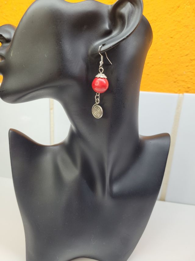Pendientes rojos con espiral