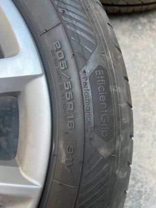 5 Ruedas Seat 16" con neumáticos